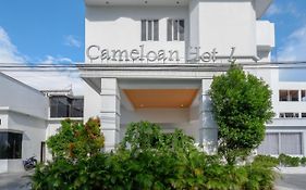 Reddoorz Plus @ Cameloan Hotel Palu